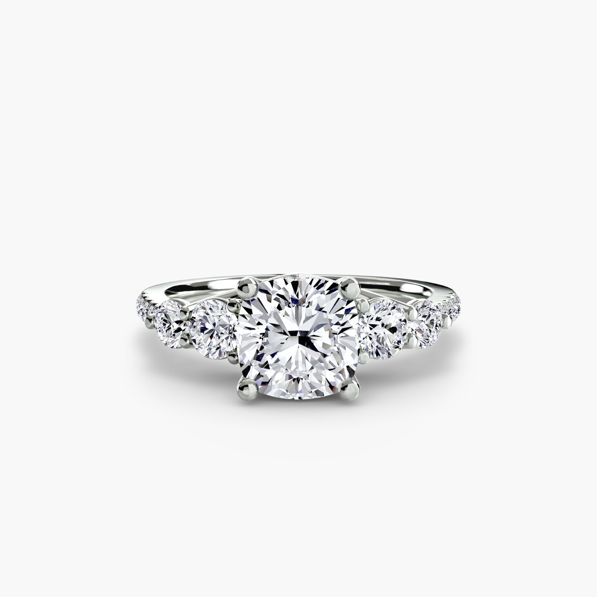 Anello Cinque Pietre con Fascia Pavé