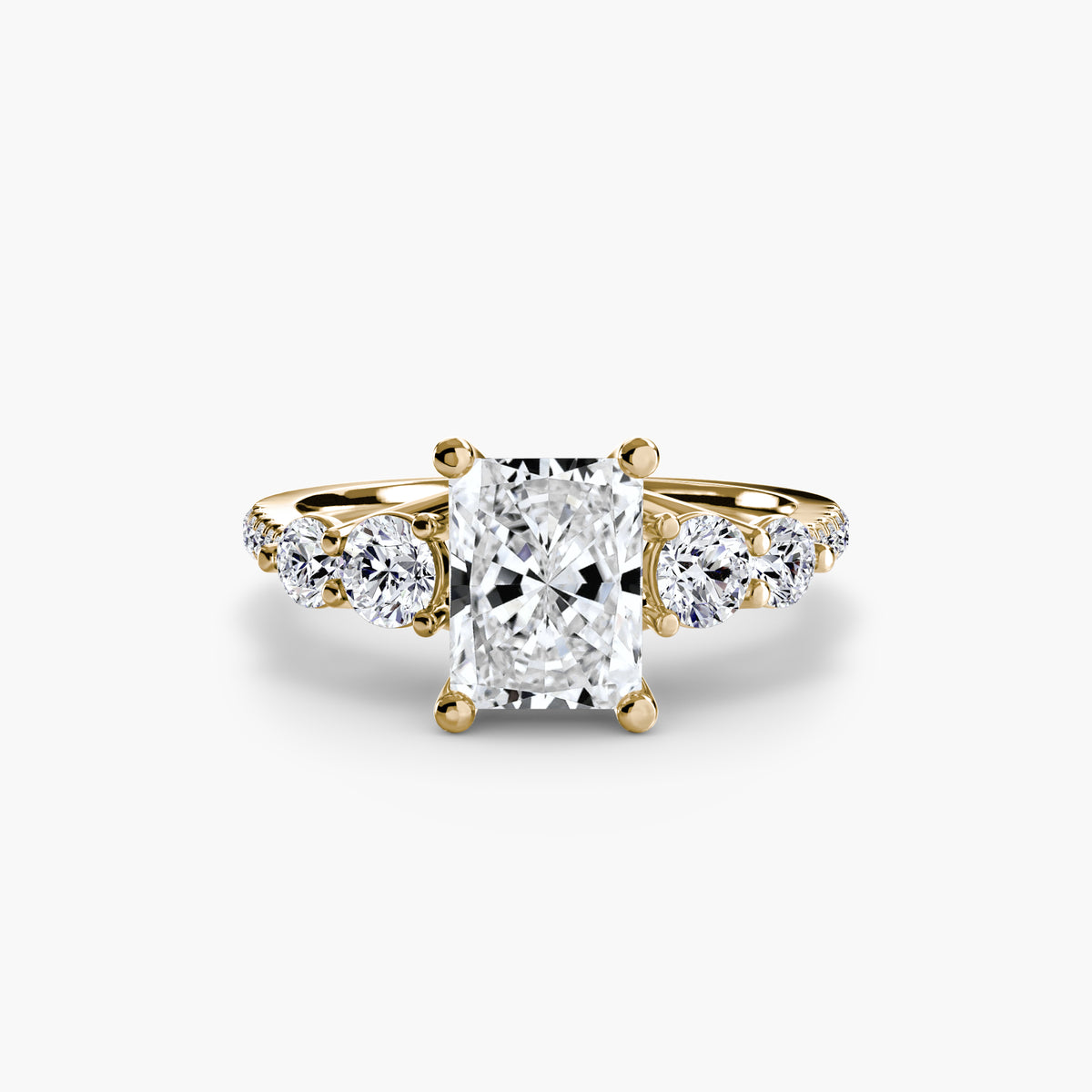 Anello Cinque Pietre con Fascia Pavé